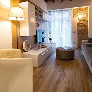 Carrara Deluxe , Bergamo Italien